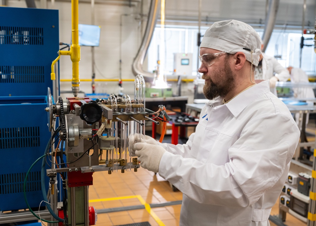 Рисунок 2. Производство УФ-ламп на собственном заводе НПО "ЛИТ" в г. Долгопрудном