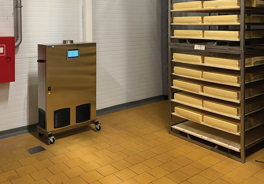 Рис. 3. Рециркулятор АЭРОЛИТ 1000 в камере созревания сыров Рис. 3. Рециркулятор АЭРОЛИТ 1000 в камере созревания сыров.